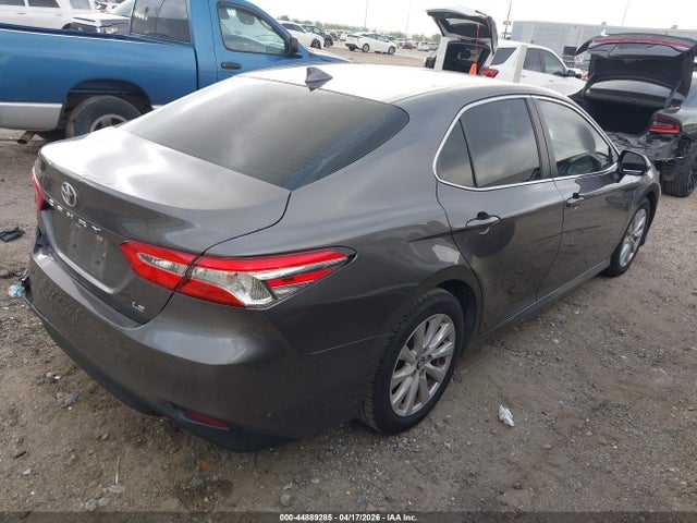 44889285 :رقم المزاد ، 4T1C11AK2LU918342 vin ، 2020 Toyota Camry Le مزاد بيع