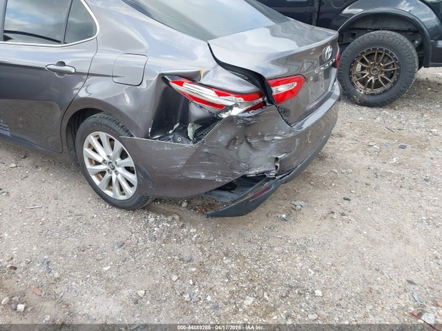 44889285 :رقم المزاد ، 4T1C11AK2LU918342 vin ، 2020 Toyota Camry Le مزاد بيع