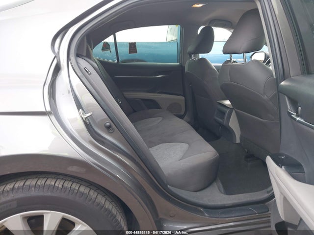 44889285 :رقم المزاد ، 4T1C11AK2LU918342 vin ، 2020 Toyota Camry Le مزاد بيع