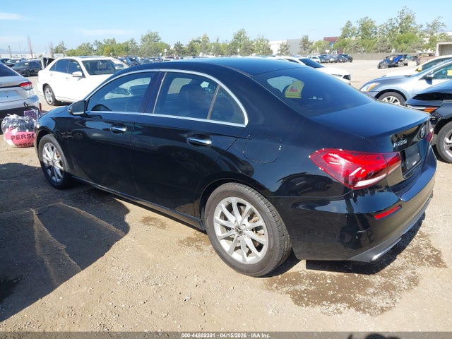 2019 MERCEDES-BENZ A 220 WDD3G4EB7KW028264 Photo 2