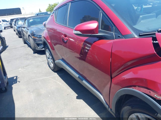 JTNKHMBX6K1022094 Toyota C-HR LE