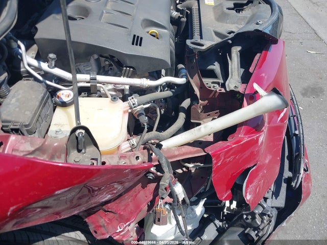 JTNKHMBX6K1022094 Toyota C-HR LE