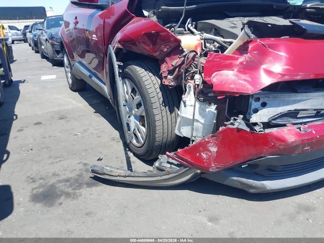 JTNKHMBX6K1022094 Toyota C-HR LE