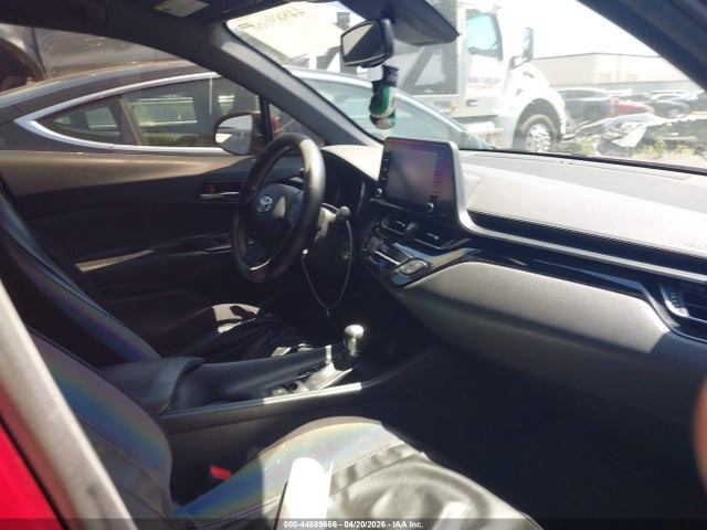 JTNKHMBX6K1022094 Toyota C-HR LE