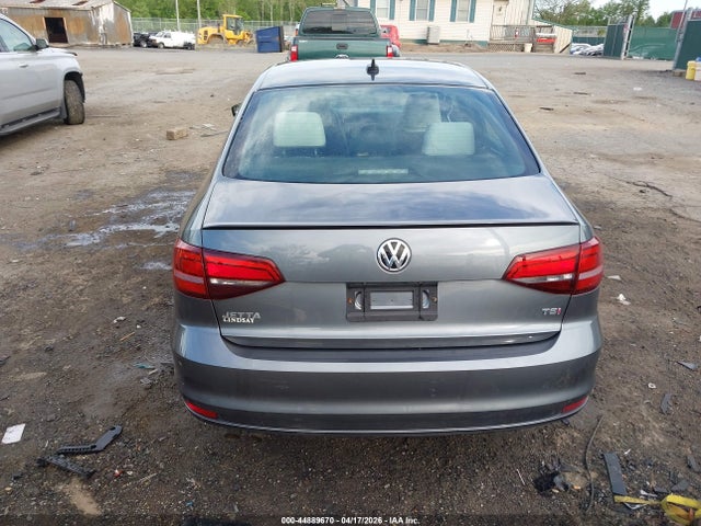 44889670 :رقم المزاد ، 3VWD17AJ0HM404548 vin ، 2017 Volkswagen Jetta 1.8t Sport مزاد بيع