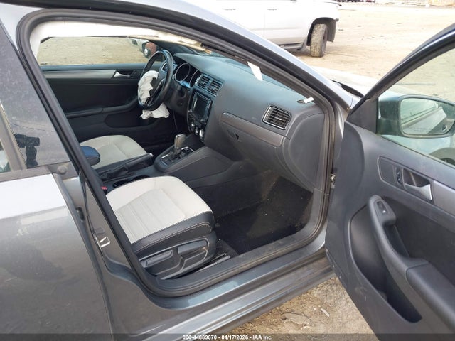 44889670 :رقم المزاد ، 3VWD17AJ0HM404548 vin ، 2017 Volkswagen Jetta 1.8t Sport مزاد بيع