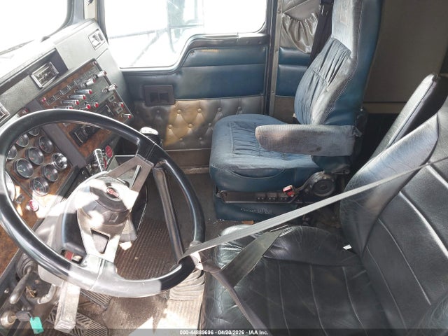 1998 Kenworth Construction T600 მანქანა იყიდება აუქციონზე, vin: 1XKADR9X4WR767419, აუქციონის ნომერი: 44889696
