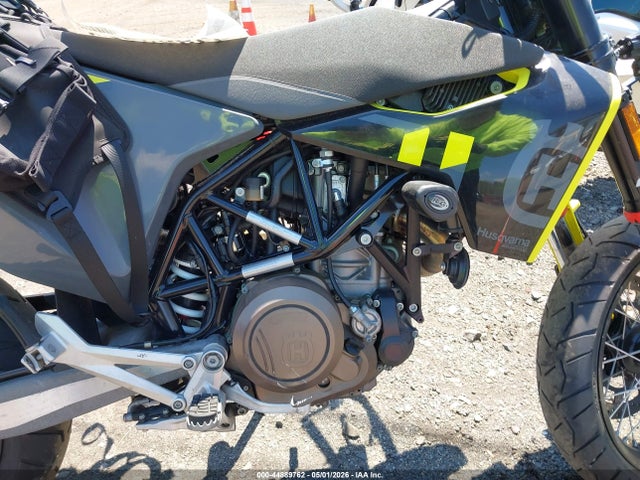 Husqvarna Supermoto 701 2023 VBKUSV407PM744540 Image 8