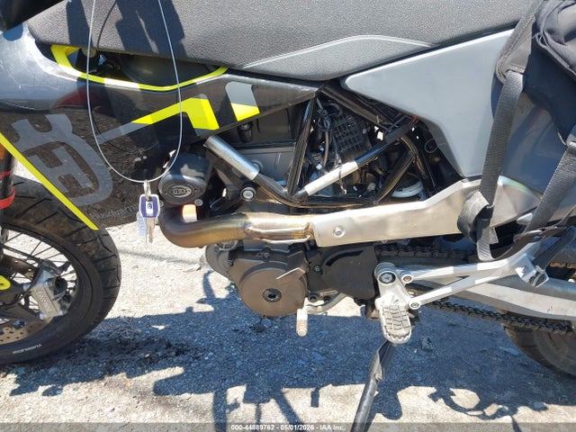 Husqvarna Supermoto 701 2023 VBKUSV407PM744540 Image 9