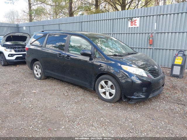 Auction sale of the 2017 Toyota Sienna Le 8 Passenger, vin: 5TDKZ3DC9HS862565, lot number: 44889924