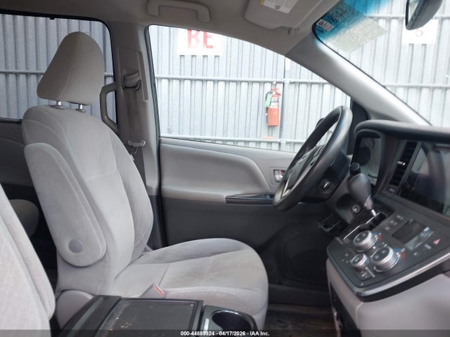 Auction sale of the 2017 Toyota Sienna Le 8 Passenger, vin: 5TDKZ3DC9HS862565, lot number: 44889924