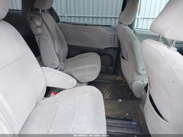 Продаж на аукціоні авто 2017 Toyota Sienna Le 8 Passenger, vin: 5TDKZ3DC9HS862565, номер лоту: 44889924