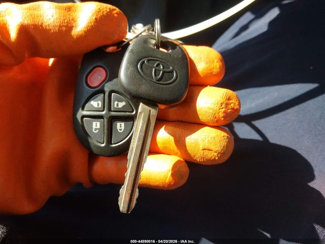 44890016 :رقم المزاد ، 5TDKK3DC2FS557734 vin ، 2015 Toyota Sienna Le 8 Passenger مزاد بيع