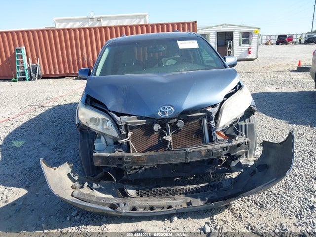 44890016 :رقم المزاد ، 5TDKK3DC2FS557734 vin ، 2015 Toyota Sienna Le 8 Passenger مزاد بيع