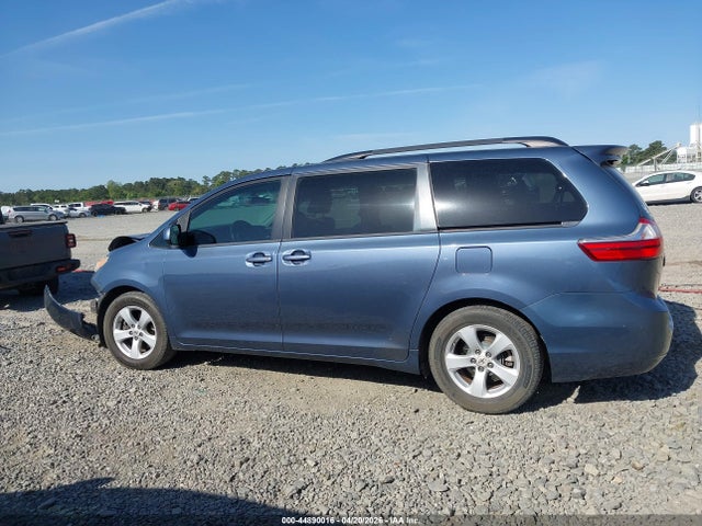 44890016 :رقم المزاد ، 5TDKK3DC2FS557734 vin ، 2015 Toyota Sienna Le 8 Passenger مزاد بيع