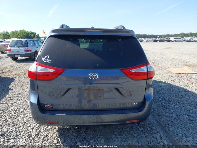 44890016 :رقم المزاد ، 5TDKK3DC2FS557734 vin ، 2015 Toyota Sienna Le 8 Passenger مزاد بيع