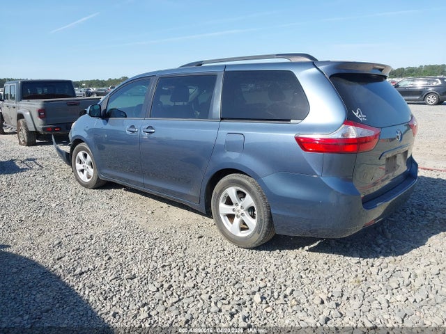 44890016 :رقم المزاد ، 5TDKK3DC2FS557734 vin ، 2015 Toyota Sienna Le 8 Passenger مزاد بيع
