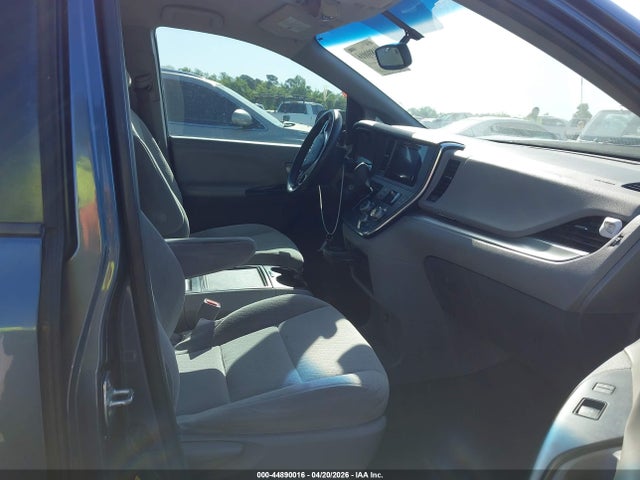44890016 :رقم المزاد ، 5TDKK3DC2FS557734 vin ، 2015 Toyota Sienna Le 8 Passenger مزاد بيع