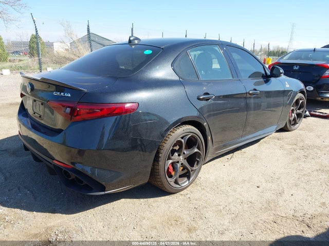 2017 Alfa Romeo Giulia Quadrifoglio Rwd მანქანა იყიდება აუქციონზე, vin: ZARFAEAV5H7559731, აუქციონის ნომერი: 44890125