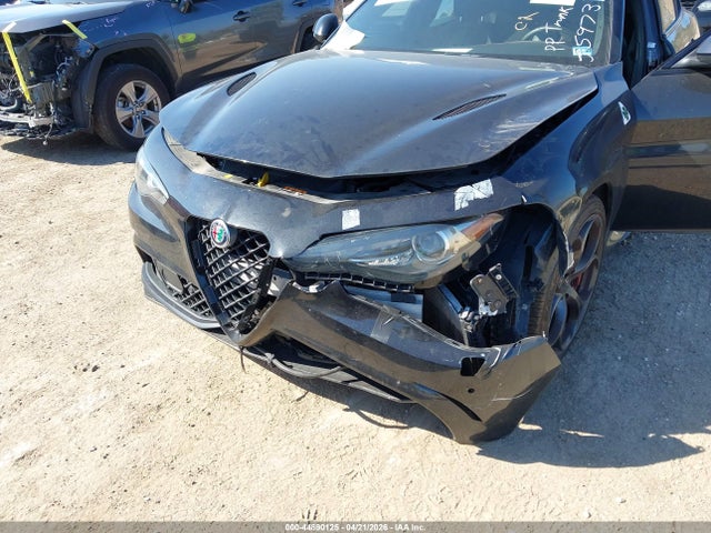 2017 Alfa Romeo Giulia Quadrifoglio Rwd მანქანა იყიდება აუქციონზე, vin: ZARFAEAV5H7559731, აუქციონის ნომერი: 44890125