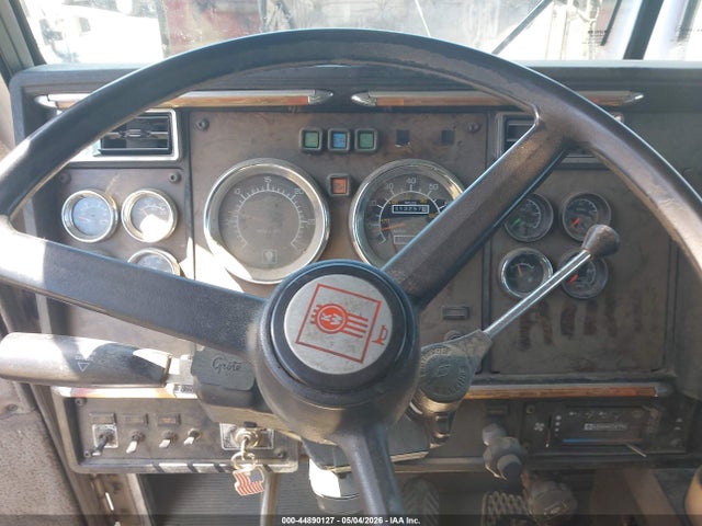 Продаж на аукціоні авто 1997 Kenworth Construction T800, vin: 1NKDXA0X2VJ732730, номер лоту: 44890127