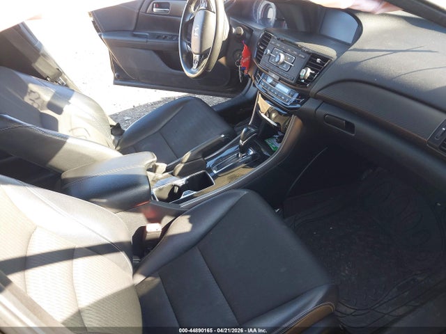 Продажа на аукционе авто 2016 Honda Accord Sport, vin: 1HGCR2F5XGA136823, номер лота: 44890165