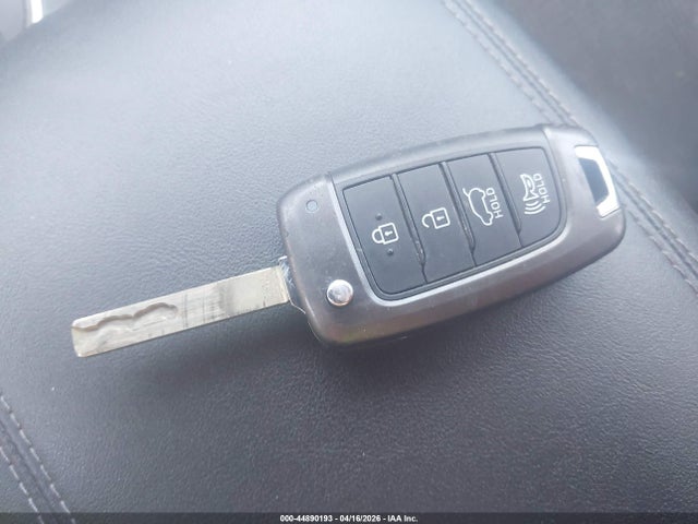 44890193 :رقم المزاد ، 5NMS23AD0KH096429 vin ، 2019 Hyundai Santa Fe Se مزاد بيع