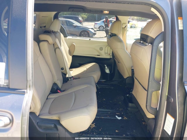 Toyota SIENNA XLE 2024 5TDYRKEC4RS205368 Image 8