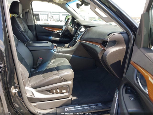 44890339 :رقم المزاد ، 1GYS4HKJ1JR226959 vin ، 2018 Cadillac Escalade Esv Luxury مزاد بيع