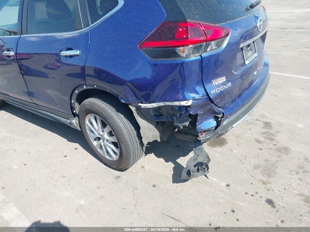 2018 Nissan Rogue Sv მანქანა იყიდება აუქციონზე, vin: 5N1AT2MV4JC827055, აუქციონის ნომერი: 44890357