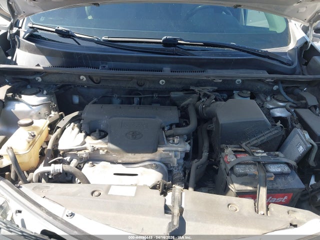 JTMBFREV4FJ035692 Toyota RAV4 LE