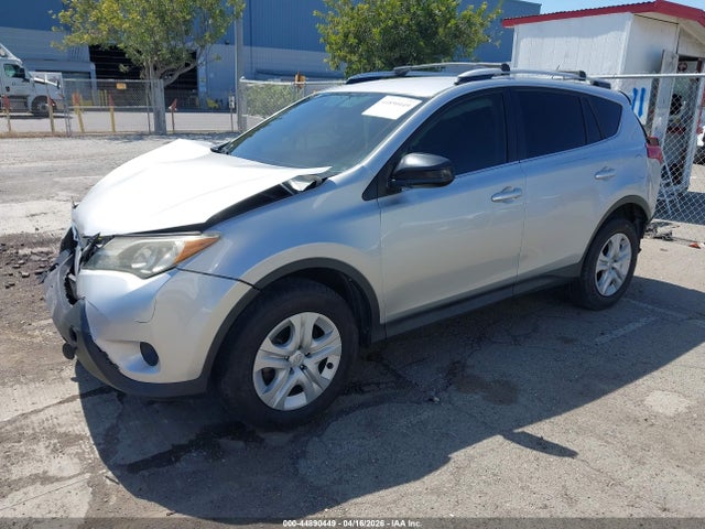 JTMBFREV4FJ035692 Toyota RAV4 LE