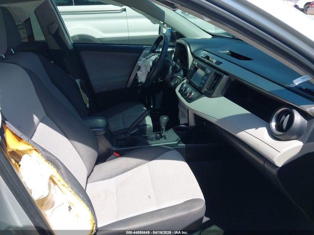 JTMBFREV4FJ035692 Toyota RAV4 LE