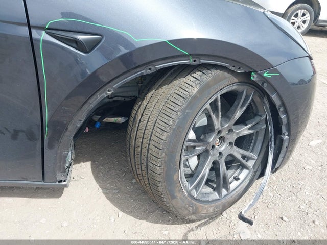 Продаж на аукціоні авто 2024 Tesla Model Y Long Range Dual Motor All-wheel Drive, vin: 7SAYGAEE1RF199375, номер лоту: 44890511