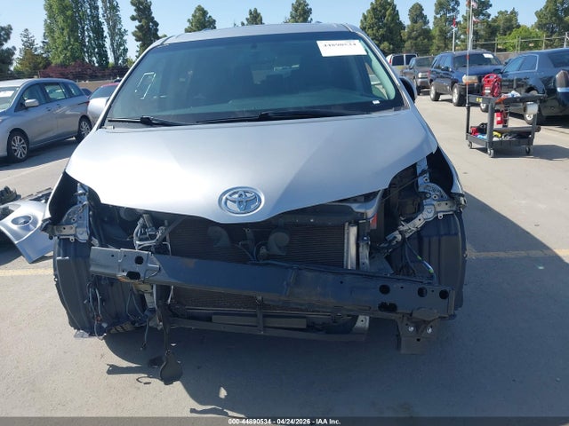 Aukcja sprzedaży 2017 Toyota Sienna Se Premium 8 Passenger, vin: 5TDXZ3DC8HS810964, numer aukcji: 44890534