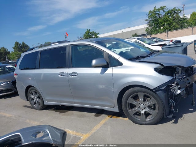 Aukcja sprzedaży 2017 Toyota Sienna Se Premium 8 Passenger, vin: 5TDXZ3DC8HS810964, numer aukcji: 44890534