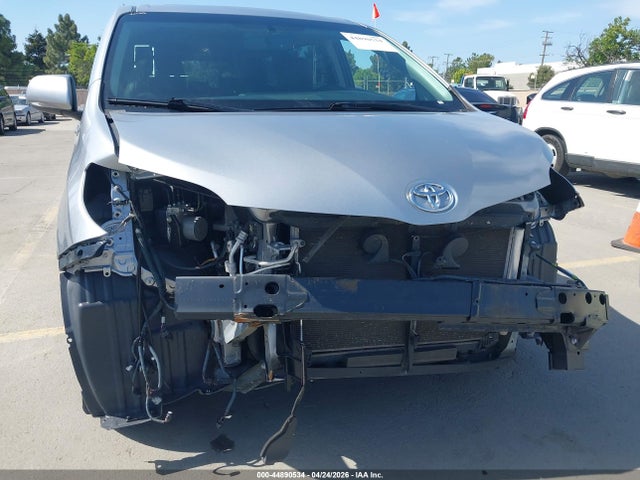 Aukcja sprzedaży 2017 Toyota Sienna Se Premium 8 Passenger, vin: 5TDXZ3DC8HS810964, numer aukcji: 44890534