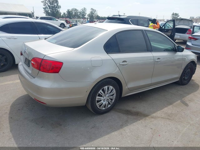 Продажа на аукционе авто 2013 Volkswagen Jetta 2.0l S, vin: 3VW2K7AJ9DM228842, номер лота: 44890558