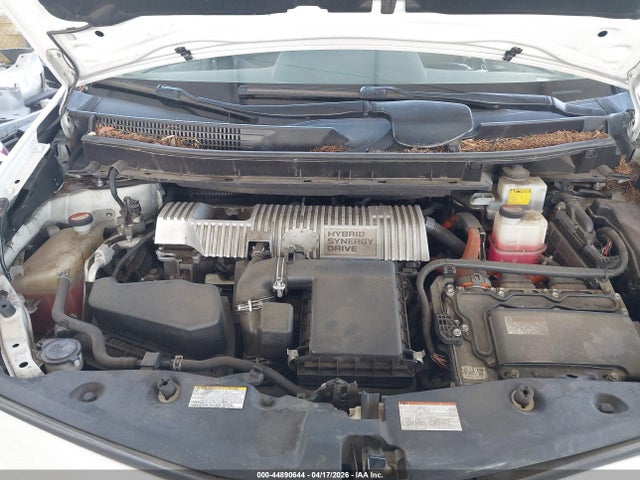 JTDZN3EU8GJ051174 Toyota Prius V Two