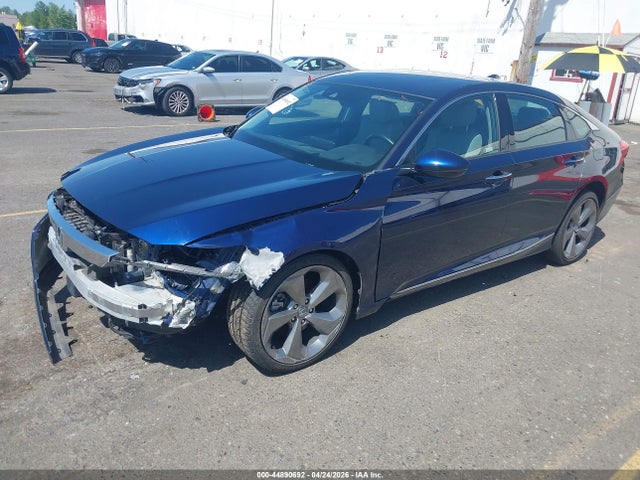 Honda Accord Touring 2018 1HGCV1F97JA153644 Image 2