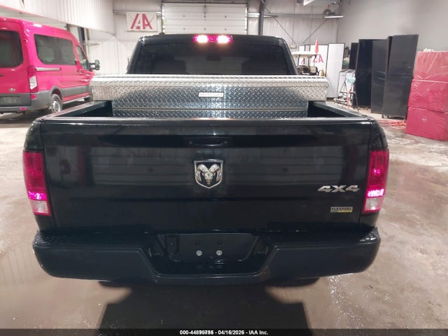 44890795 :رقم المزاد ، 1C6RR7KG6JS106210 vin ، 2018 Ram 1500 Tradesman  4x4 5'7 Box مزاد بيع