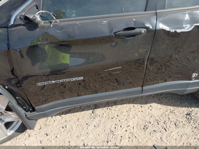 44890806 :رقم المزاد ، 3C4NJCBB6NT138865 vin ، 2022 Jeep Compass Latitude Fwd مزاد بيع
