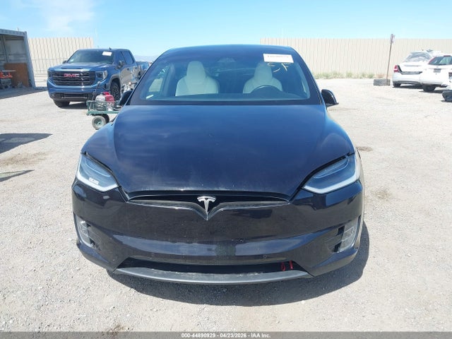 2018 Tesla Model X მანქანა იყიდება აუქციონზე, vin: 5YJXCBE47JF111337, აუქციონის ნომერი: 44890929