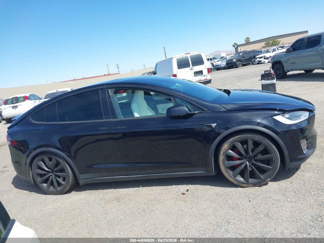 2018 Tesla Model X მანქანა იყიდება აუქციონზე, vin: 5YJXCBE47JF111337, აუქციონის ნომერი: 44890929