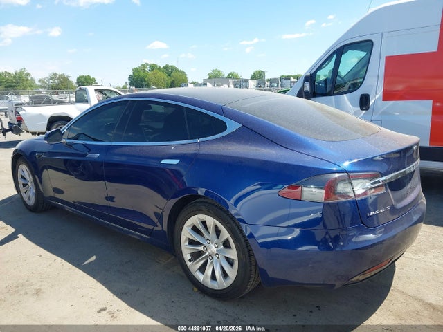 44891007 :رقم المزاد ، 5YJSA1E28JF249378 vin ، 2018 Tesla Model S 100d/75d/p100d مزاد بيع