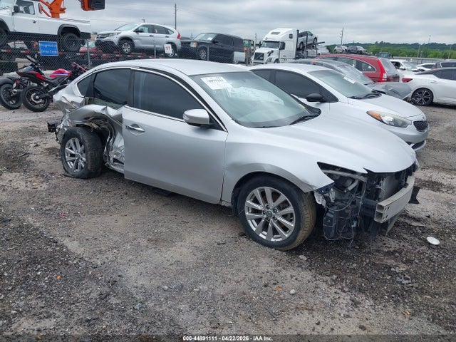 2017 Nissan Altima 2.5 Sl მანქანა იყიდება აუქციონზე, vin: 1N4AL3AP5HC162179, აუქციონის ნომერი: 44891111