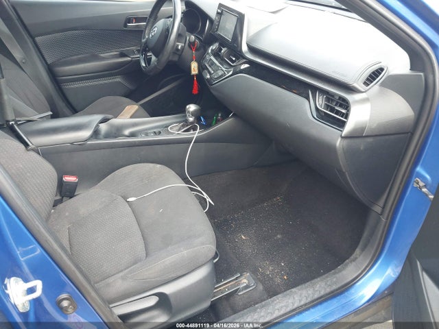 NMTKHMBX6JR032953 Toyota C-hr Xle Premium