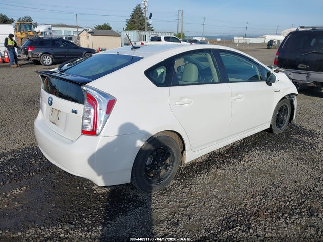 Toyota Prius Four 2015 JTDKN3DU0F0438759 Image 4