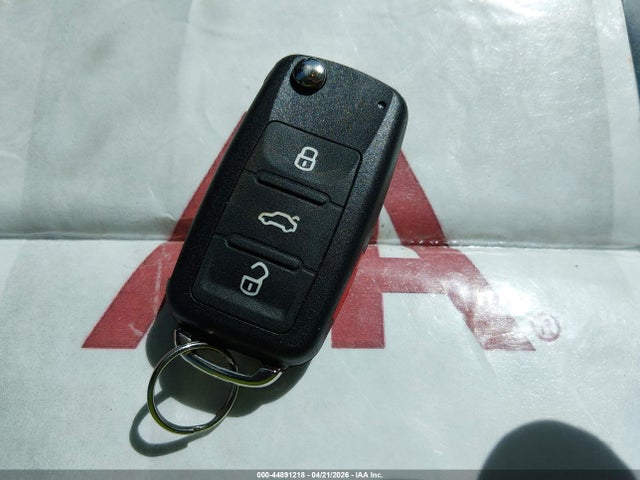 Продажа на аукционе авто 2015 Volkswagen Passat 1.8t Wolfsburg Edition, vin: 1VWAT7A30FC068686, номер лота: 44891218