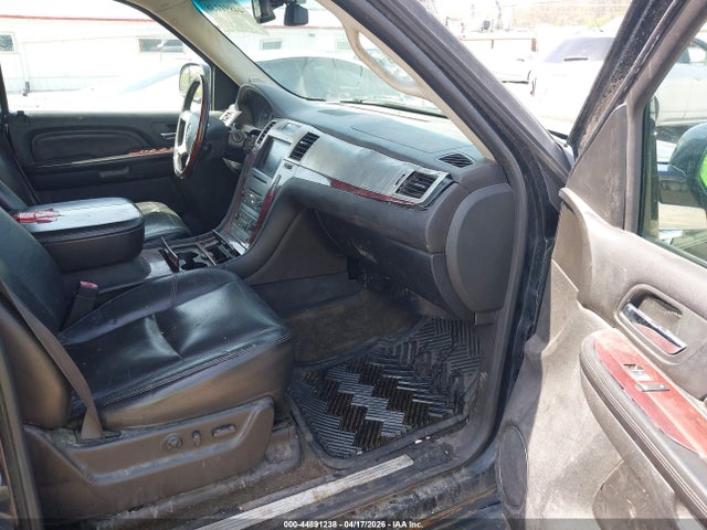 2007 Cadillac Escalade Esv Standard მანქანა იყიდება აუქციონზე, vin: 1GYFK66857R241881, აუქციონის ნომერი: 44891238